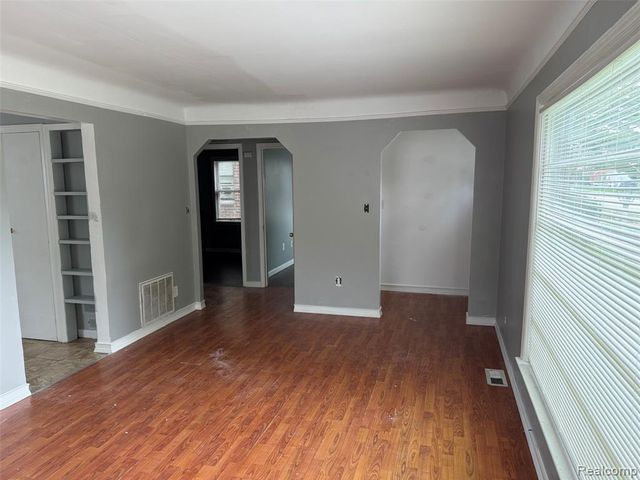 15645 Semrau Avenue, Eastpointe, MI 48021