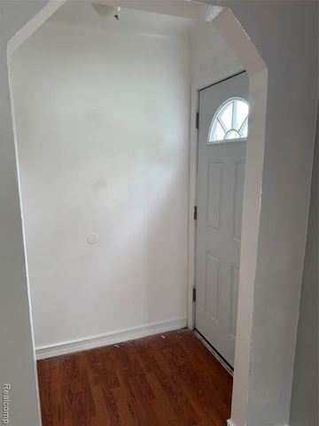 15645 Semrau Avenue, Eastpointe, MI 48021