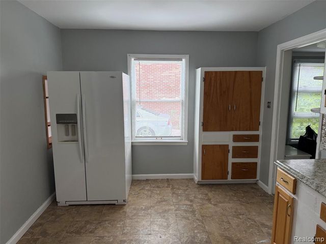 15645 Semrau Avenue, Eastpointe, MI 48021