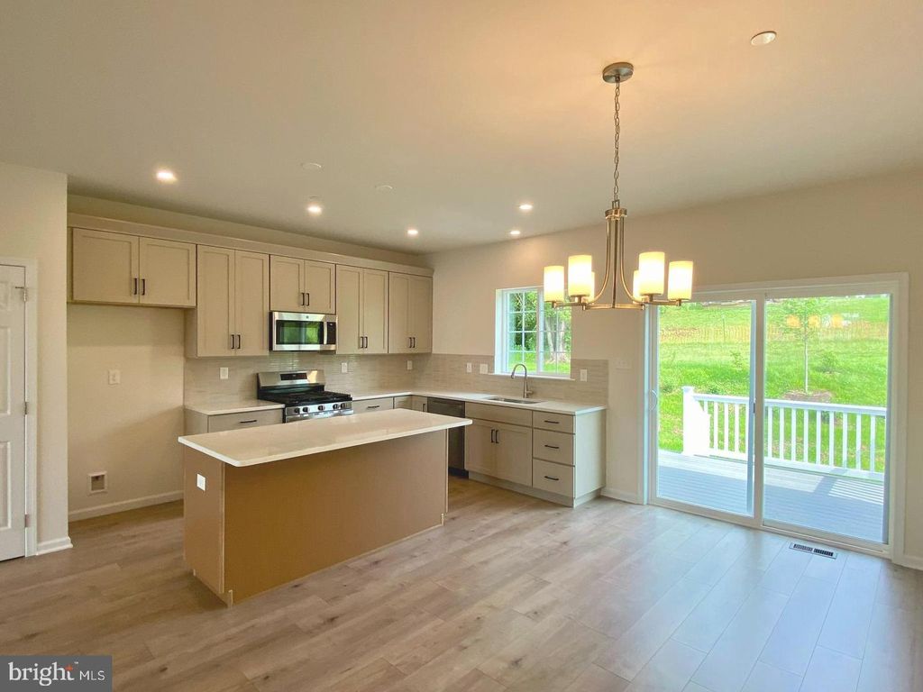 "A" NEWPORT WEST SAWYER COURT, ROYERSFORD, PA 19468 — photo 4