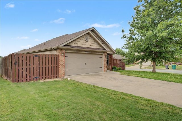 1208 W Berkeley Avenue, Rogers, AR 72758