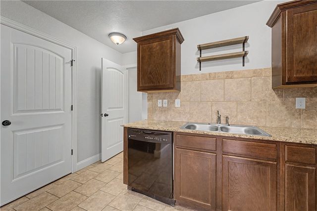 1208 W Berkeley Avenue, Rogers, AR 72758