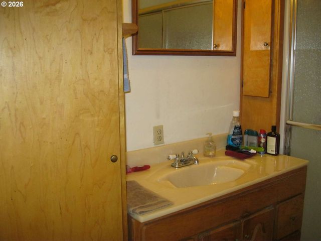 434 Ne NEAL Ln, Myrtle Creek, OR 97457