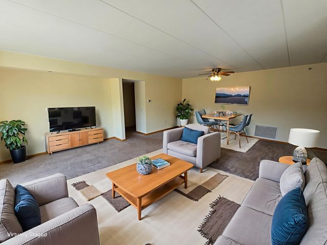 6860 Winding Trail 204, Oak Forest, IL 60452