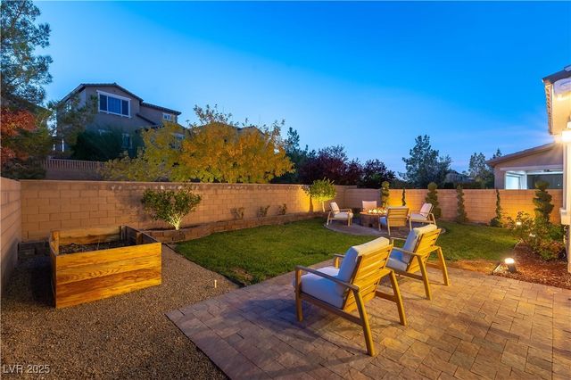 8049 Red Rock Crest Street, Las Vegas, NV 89166