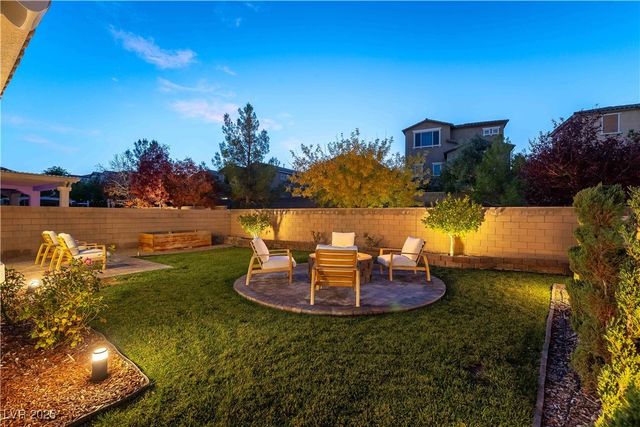 8049 Red Rock Crest Street, Las Vegas, NV 89166