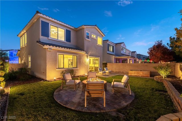 8049 Red Rock Crest Street, Las Vegas, NV 89166