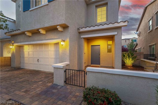 8049 Red Rock Crest Street, Las Vegas, NV 89166