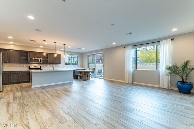 8049 Red Rock Crest Street, Las Vegas, NV 89166