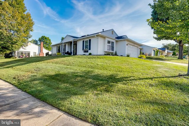2 WATERWHEEL CT, Columbus, NJ 08022