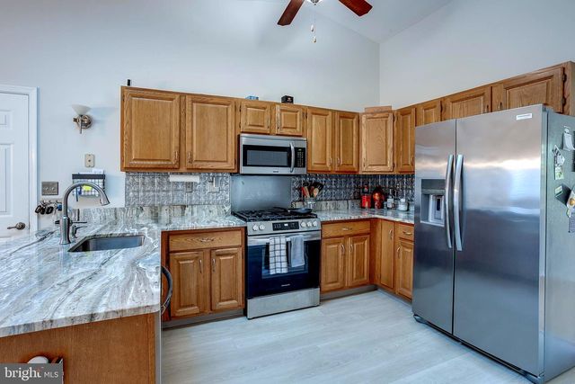 2 WATERWHEEL CT, Columbus, NJ 08022