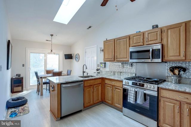 2 WATERWHEEL CT, Columbus, NJ 08022