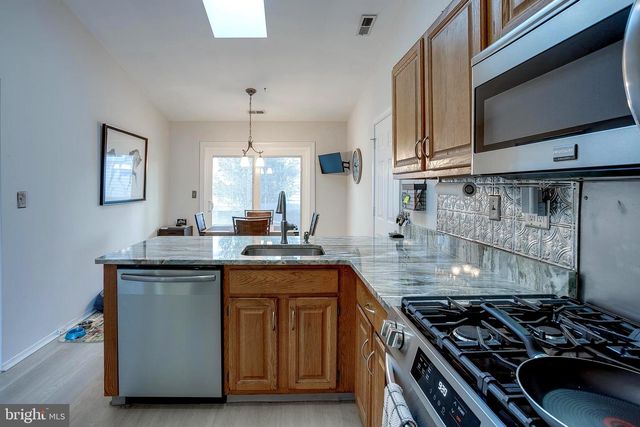 2 WATERWHEEL CT, Columbus, NJ 08022
