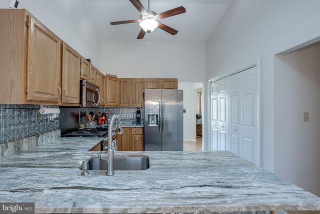 2 WATERWHEEL CT, Columbus, NJ 08022