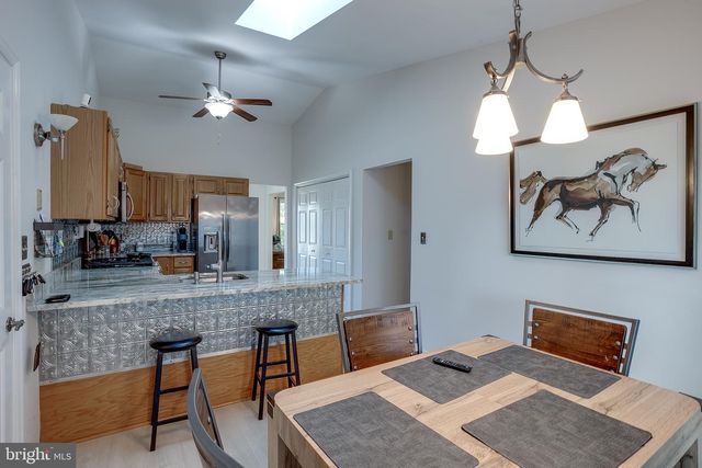 2 WATERWHEEL CT, Columbus, NJ 08022