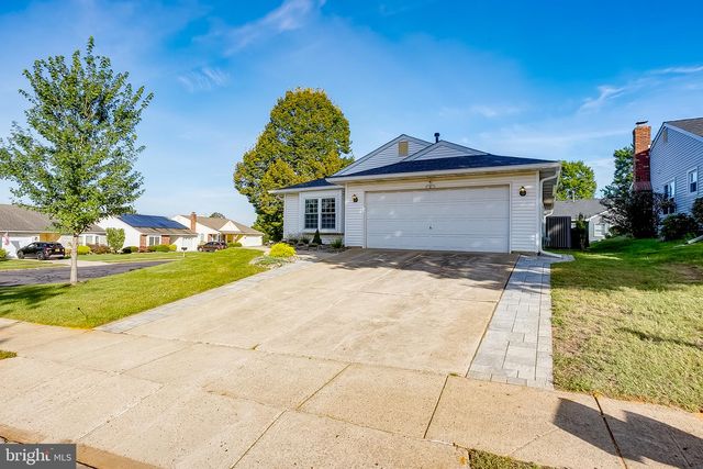 2 WATERWHEEL CT, Columbus, NJ 08022