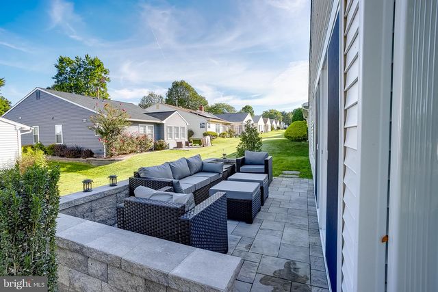 2 WATERWHEEL CT, Columbus, NJ 08022