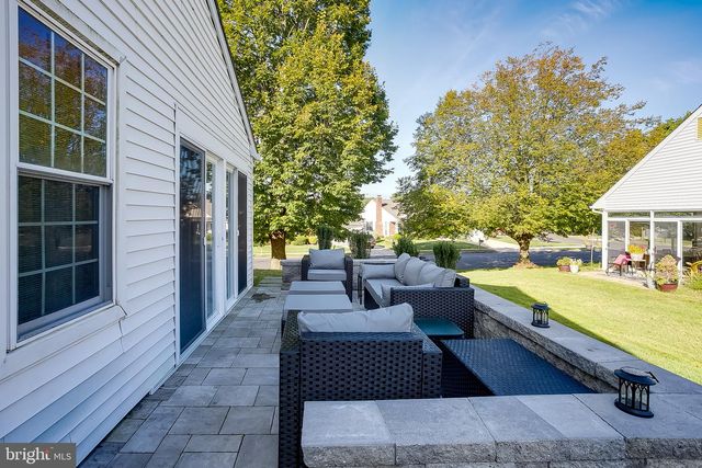 2 WATERWHEEL CT, Columbus, NJ 08022