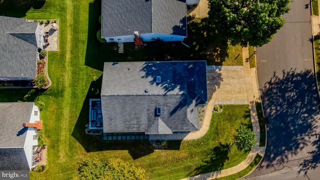 2 WATERWHEEL CT, Columbus, NJ 08022