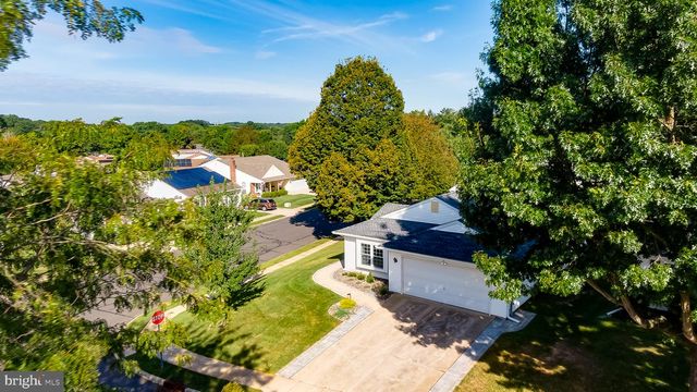 2 WATERWHEEL CT, Columbus, NJ 08022