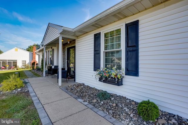 2 WATERWHEEL CT, Columbus, NJ 08022