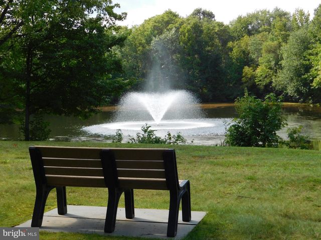 2 WATERWHEEL CT, Columbus, NJ 08022