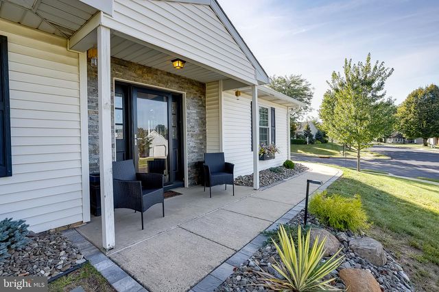 2 WATERWHEEL CT, Columbus, NJ 08022
