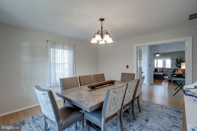2 WATERWHEEL CT, Columbus, NJ 08022