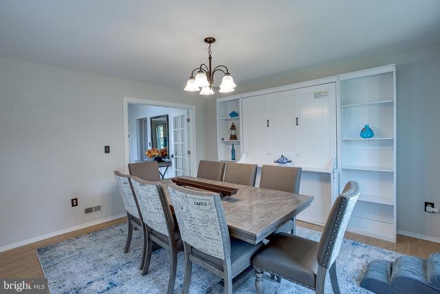 2 WATERWHEEL CT, Columbus, NJ 08022