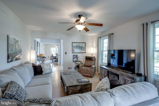 2 WATERWHEEL CT, Columbus, NJ 08022