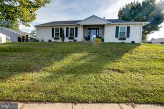 2 WATERWHEEL CT, Columbus, NJ 08022