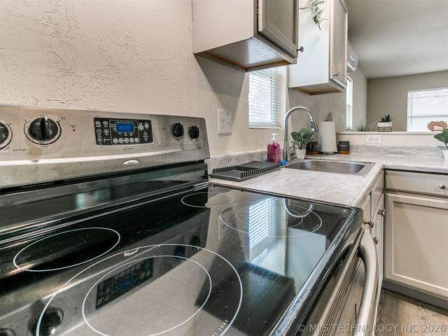 2320 N Atlanta Place, Tulsa, OK 74110