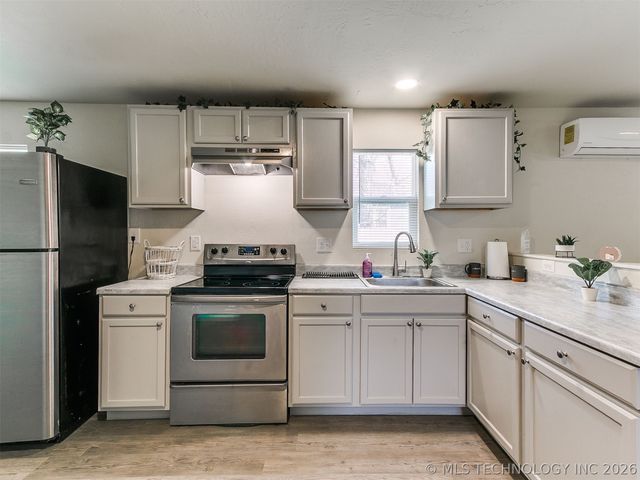 2320 N Atlanta Place, Tulsa, OK 74110