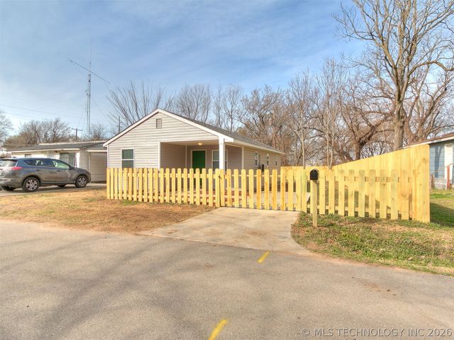 2320 N Atlanta Place, Tulsa, OK 74110