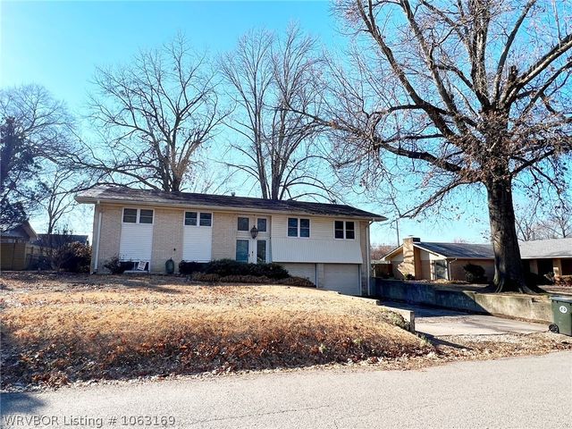 706 E Lucy Avenue, Sallisaw, OK 74955