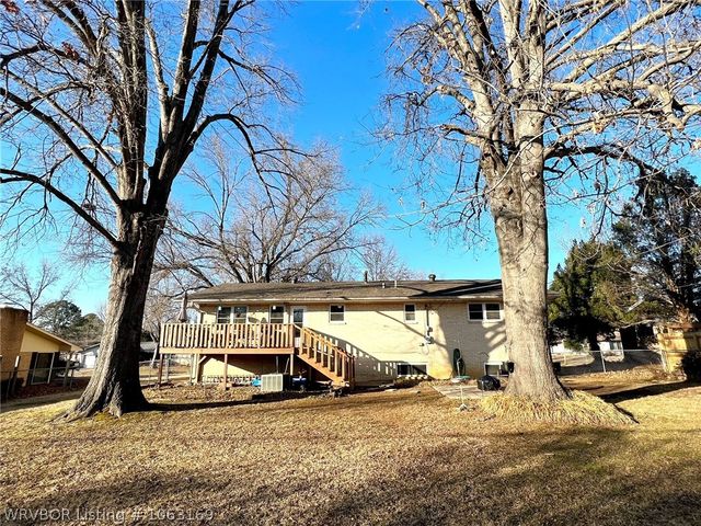 706 E Lucy Avenue, Sallisaw, OK 74955