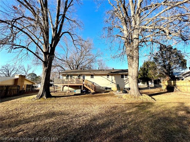 706 E Lucy Avenue, Sallisaw, OK 74955