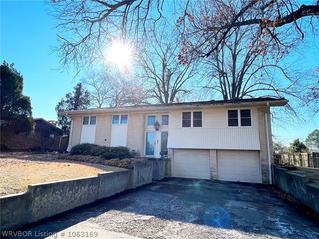 706 E Lucy Avenue, Sallisaw, OK 74955