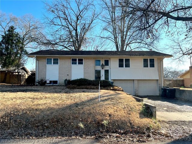 706 E Lucy Avenue, Sallisaw, OK 74955