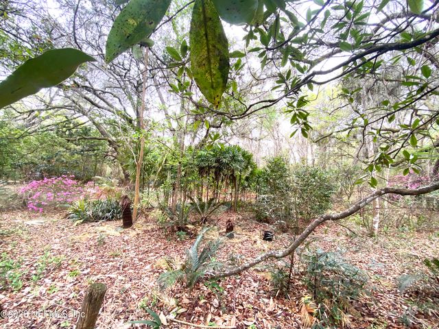 119 TWIN LAKES Road, Hawthorne, FL 32640