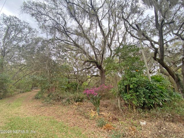 119 TWIN LAKES Road, Hawthorne, FL 32640