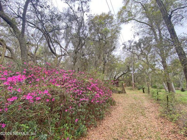 119 TWIN LAKES Road, Hawthorne, FL 32640