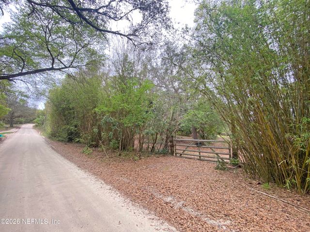 119 TWIN LAKES Road, Hawthorne, FL 32640