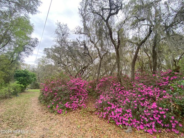 119 TWIN LAKES Road, Hawthorne, FL 32640