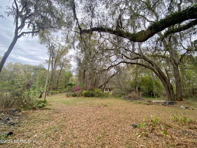 119 TWIN LAKES Road, Hawthorne, FL 32640