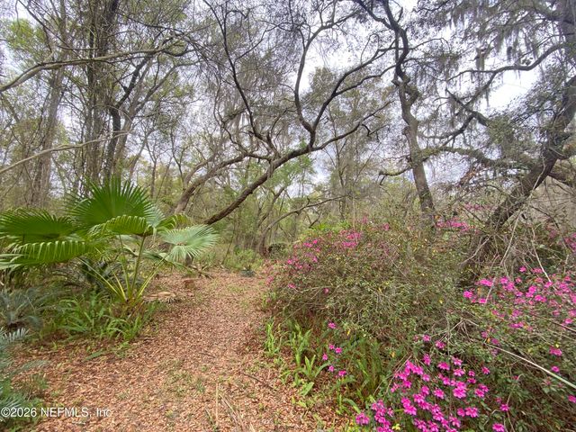 119 TWIN LAKES Road, Hawthorne, FL 32640