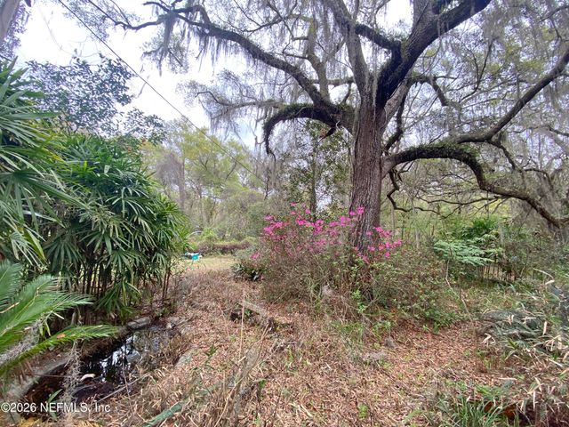 119 TWIN LAKES Road, Hawthorne, FL 32640