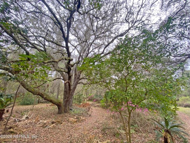 119 TWIN LAKES Road, Hawthorne, FL 32640