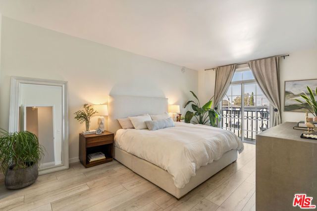5848 W Olympic Boulevard 102, Los Angeles, CA 90036