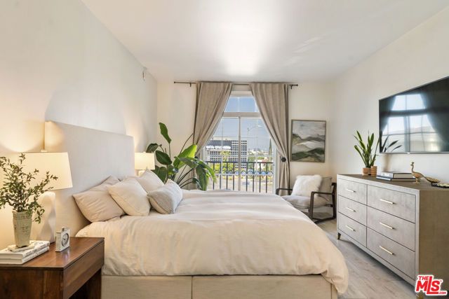 5848 W Olympic Boulevard 102, Los Angeles, CA 90036